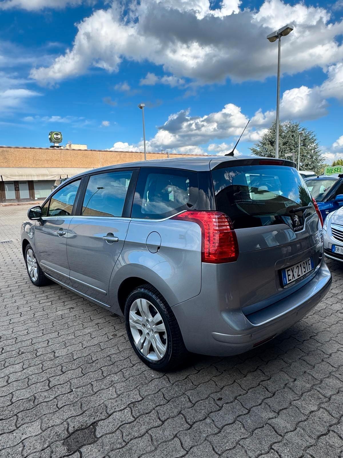 Peugeot 5008 1.6 HDi 115CV Allure