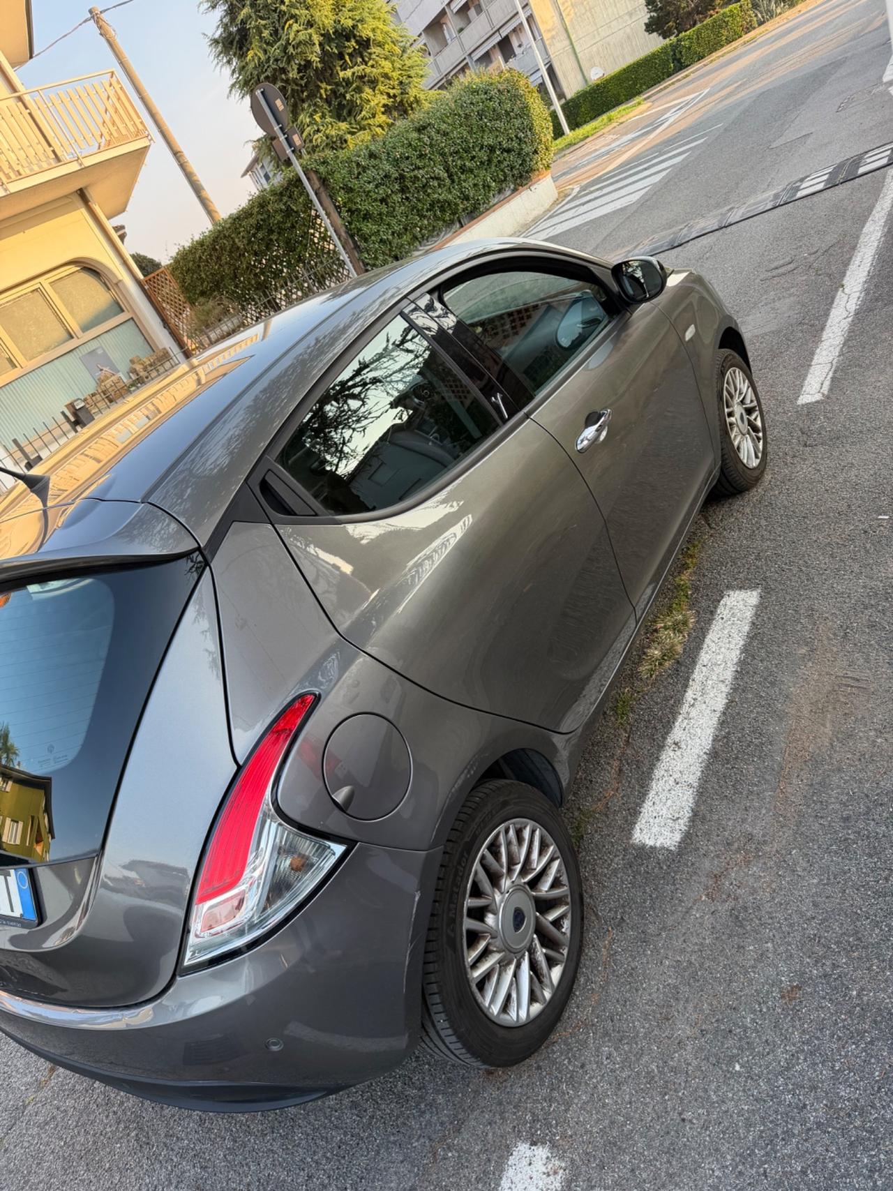 Lancia Ypsilon 1.2 69 CV 5 porte Gold