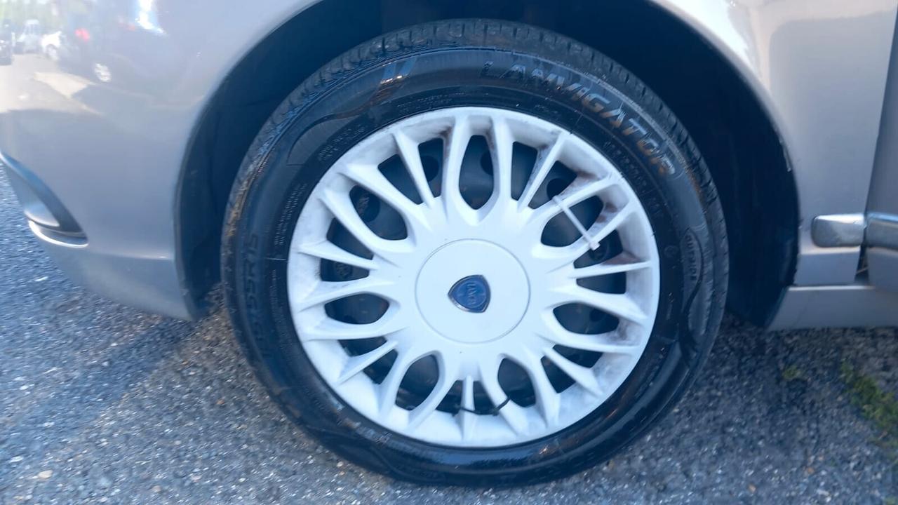 Lancia Ypsilon 1.2 69 CV Platinum