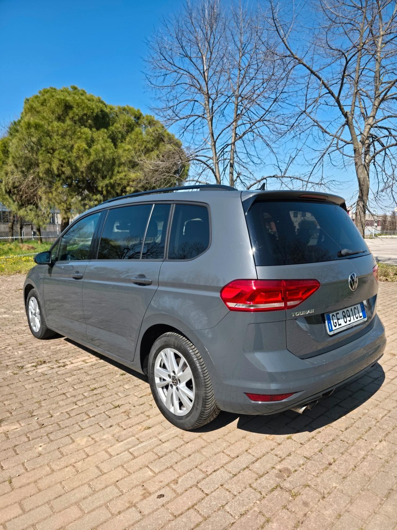 Volkswagen Touran 7 Posti 2.0 TDI 150 CV SCR DSG Executive BlueMotion Tech. TAGLIANDI UFFICIALI