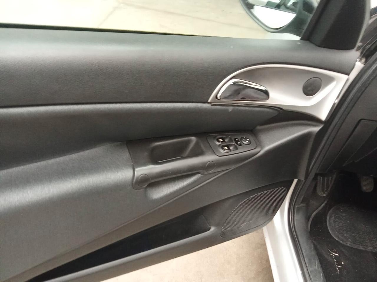 Lancia Ypsilon 1.2 Platino /44 KW/ NEOPATENTATI/