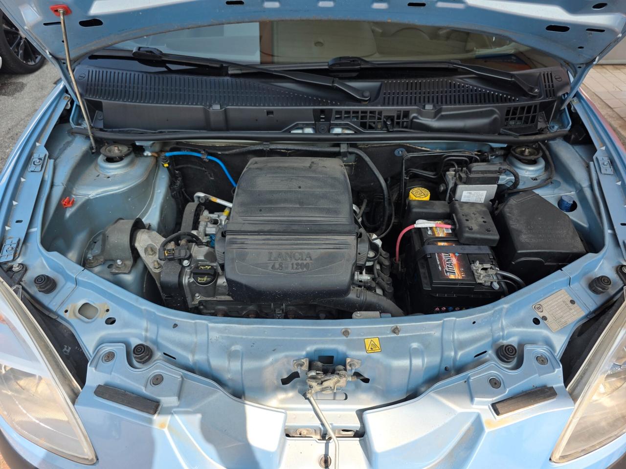 Lancia Ypsilon 1.2 con 140.000km