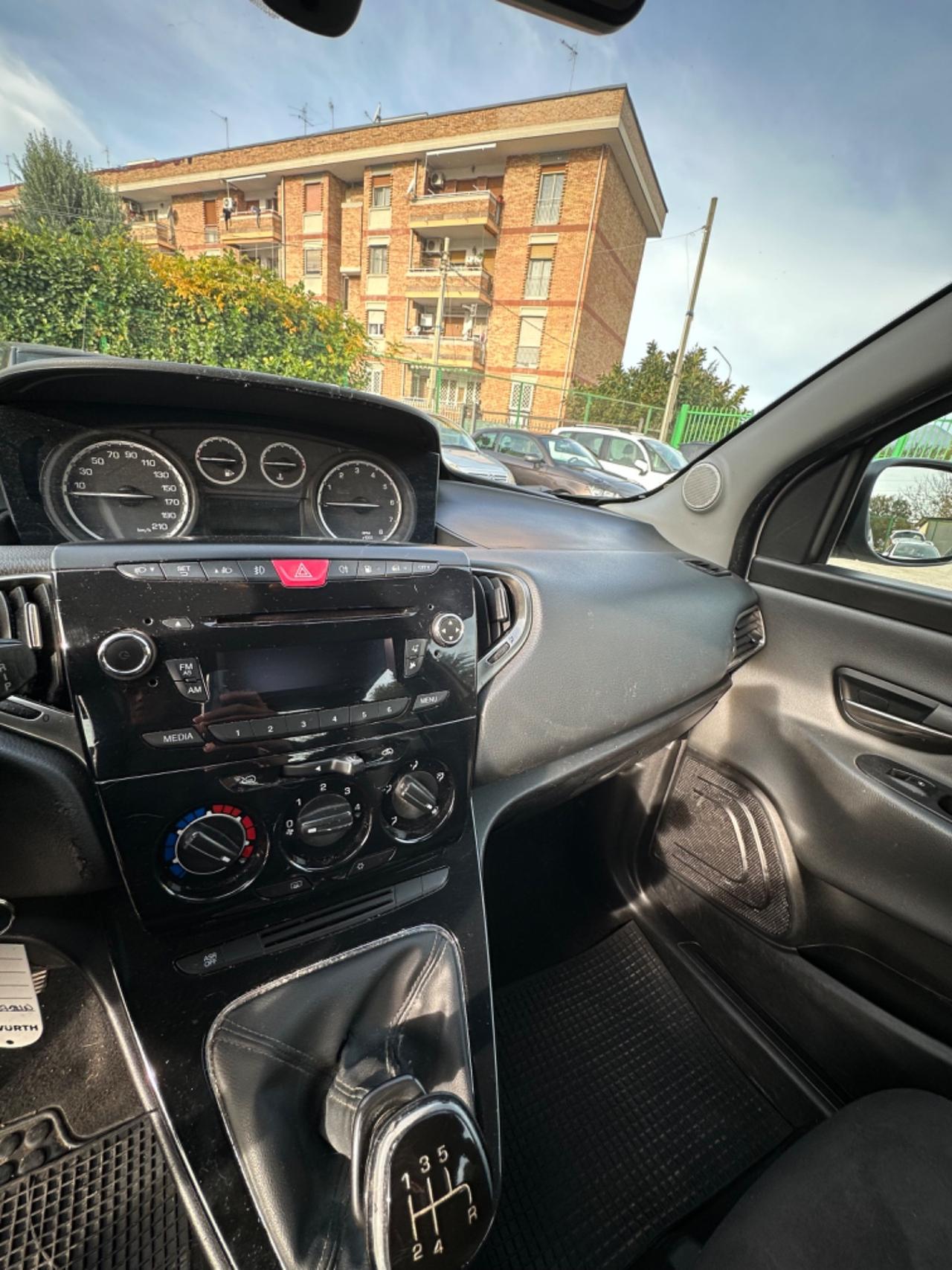 Lancia Ypsilon 0.9 TwinAir 85 CV 5 porte Metano Ecochic Gold