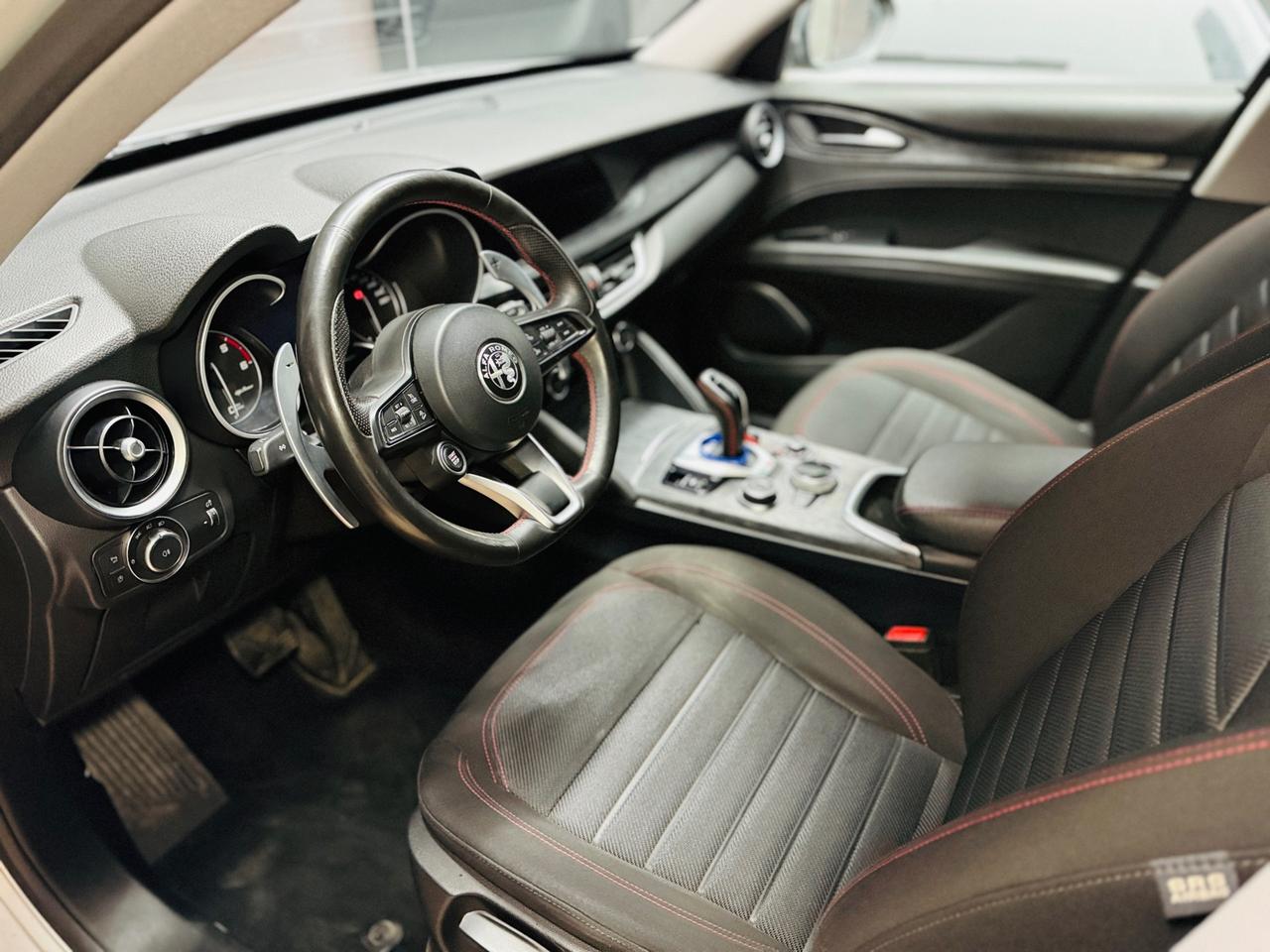 Alfa Romeo Stelvio 2.2 Turbodiesel 160 CV AT8 RWD RED PASSION*
