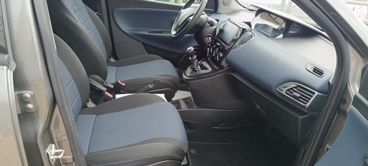 Lancia Ypsilon 1.0 FireFly 5 porte S&S Hybrid Platino