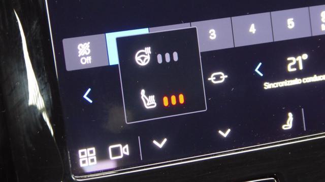 VOLVO XC40 B3 automatico Plus Dark