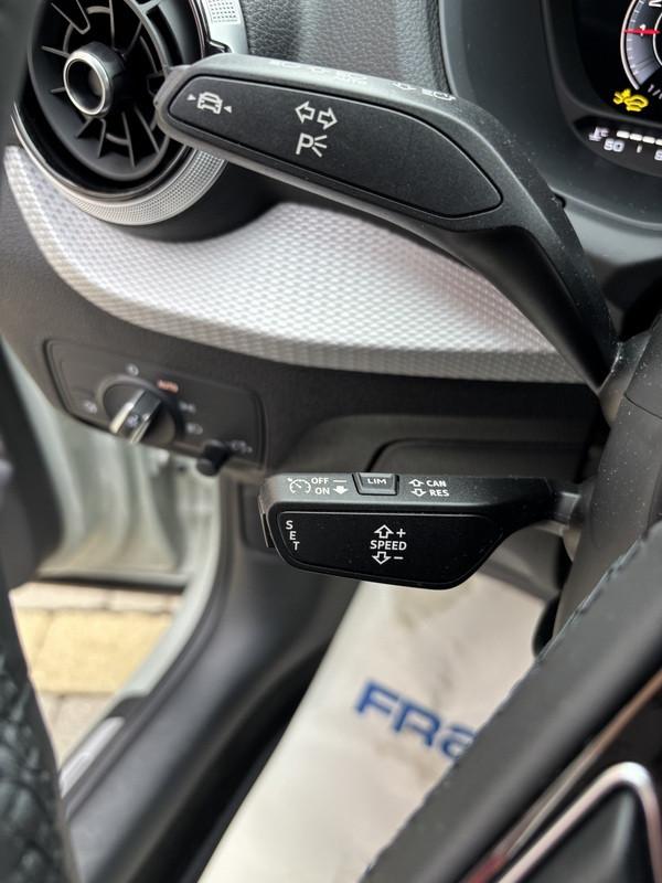 Audi Q2 30 1.0 tfsi S line edition LED-NAVI-CAM-18"