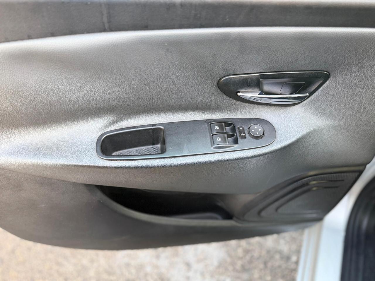 Lancia Ypsilon 1.2 Ecochic GPL Silver