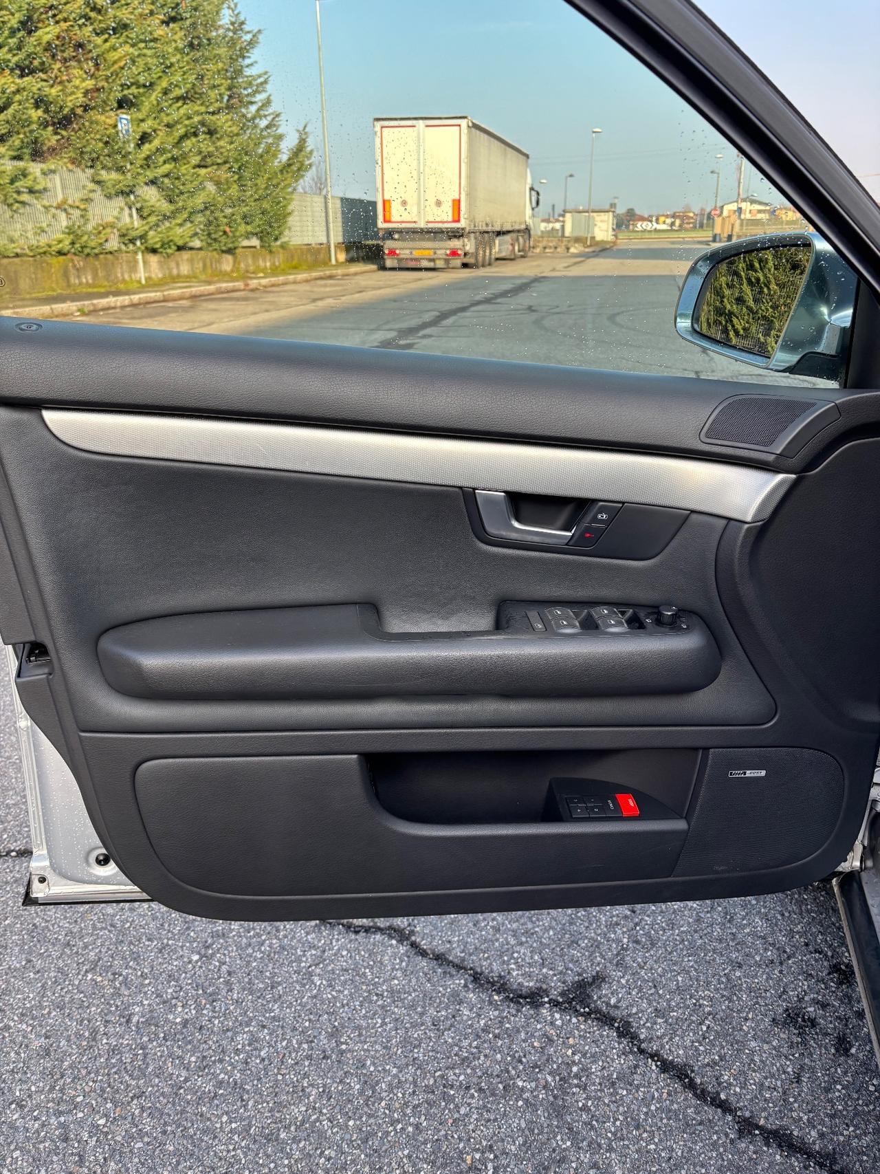 Audi S4 4.2 V8 344CV