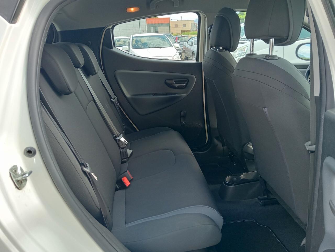 Lancia Ypsilon 1.2 69CV 5 porte OK NEOPATENTATI