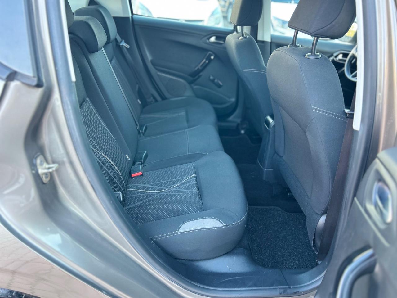 Peugeot 208 1.4 HDi 68 CV 5 porte Allure