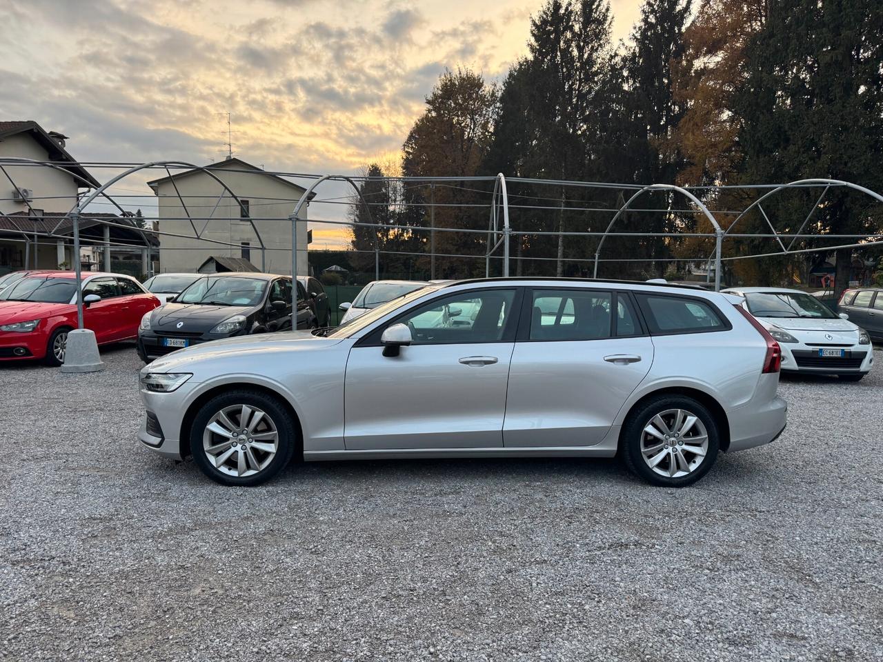 Volvo V60 B4 (d) Geartronic Momentum Business