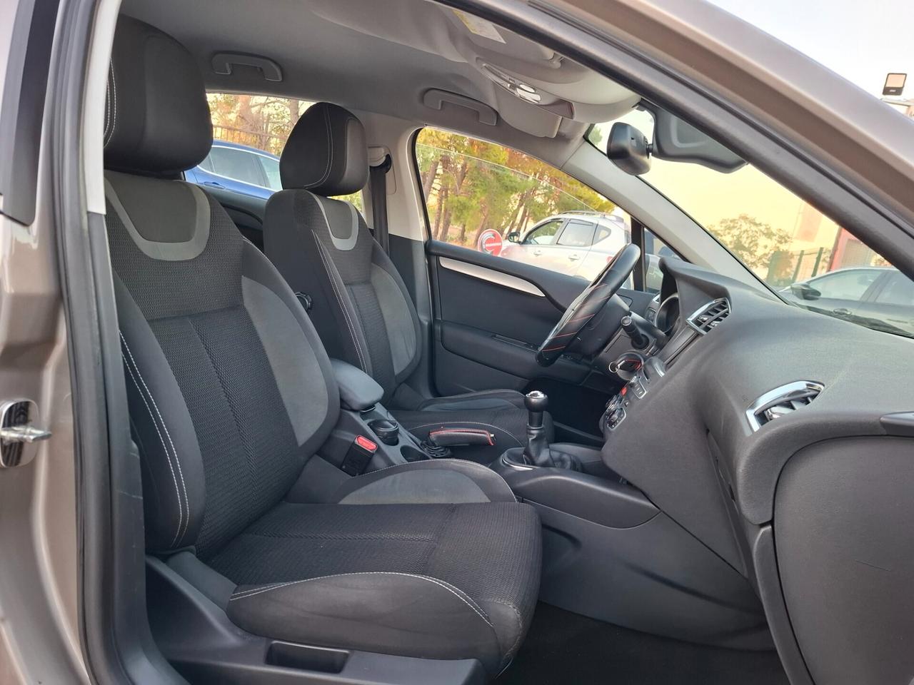 Citroen C4 1.6 HDi 90cv *NAVY-LED-PARK*