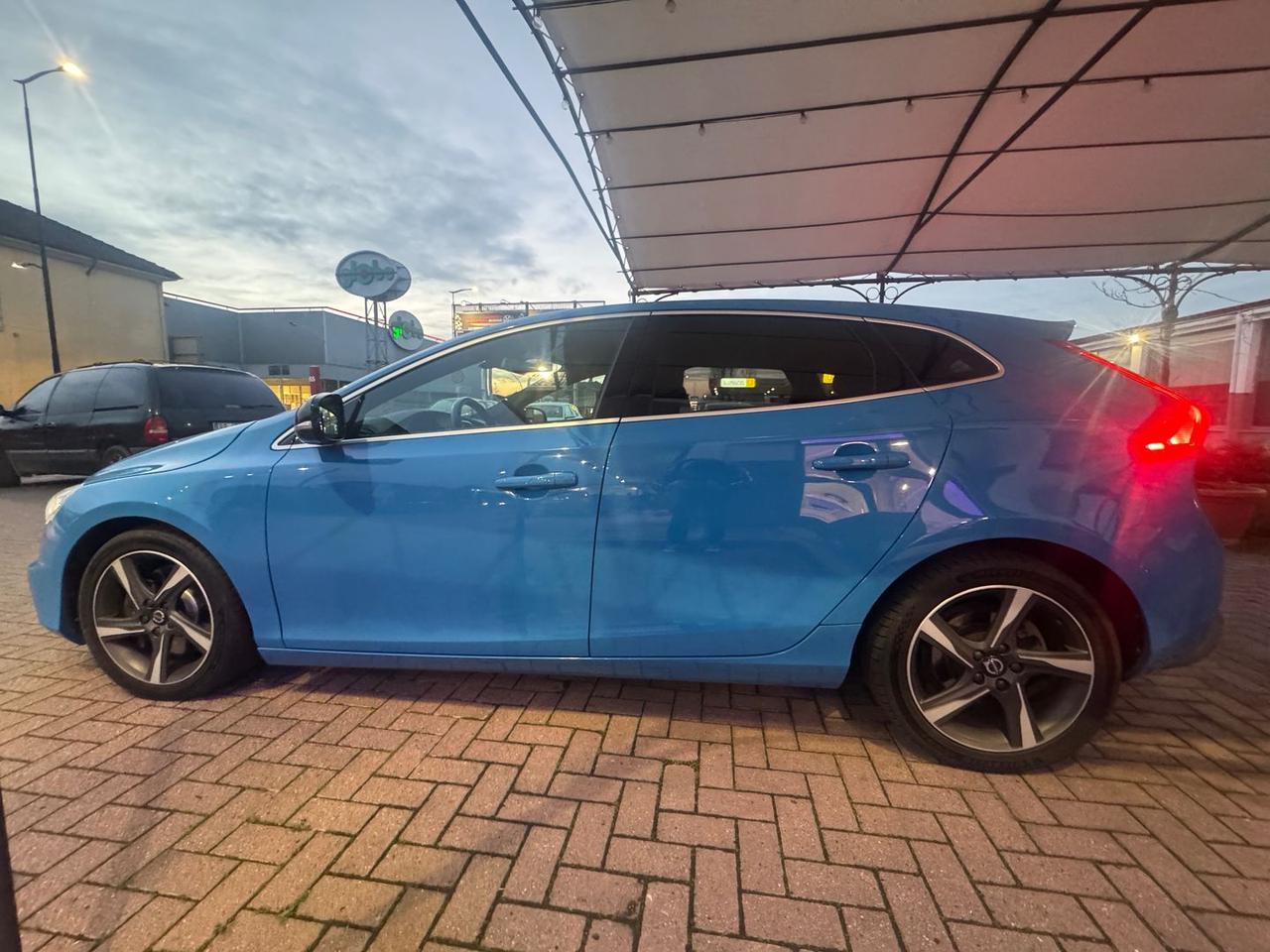 Volvo V40 R Design Momentum 2.0 D4 #9303