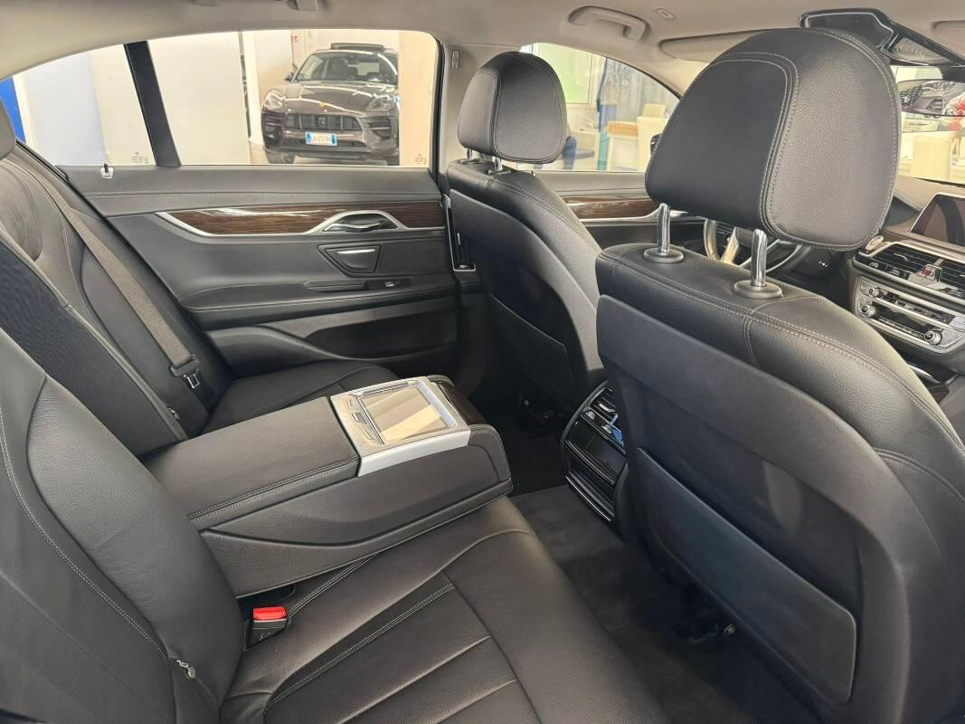BMW Serie 7 G 11-12 2015 750i xdrive Luxury auto