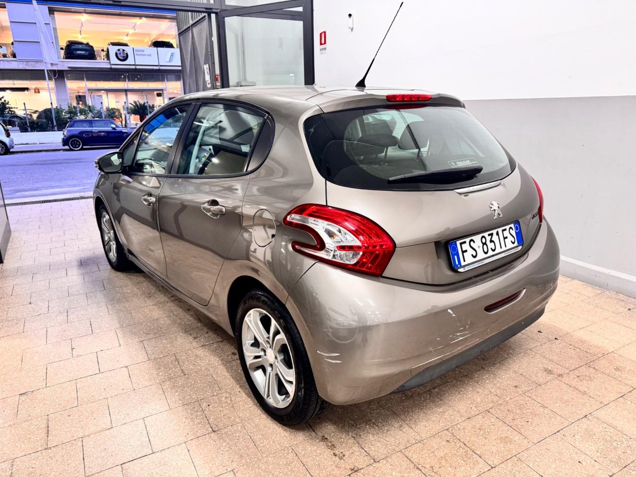 Peugeot 208 1.4 HDi 68 Cv 5P. Allure - 2014