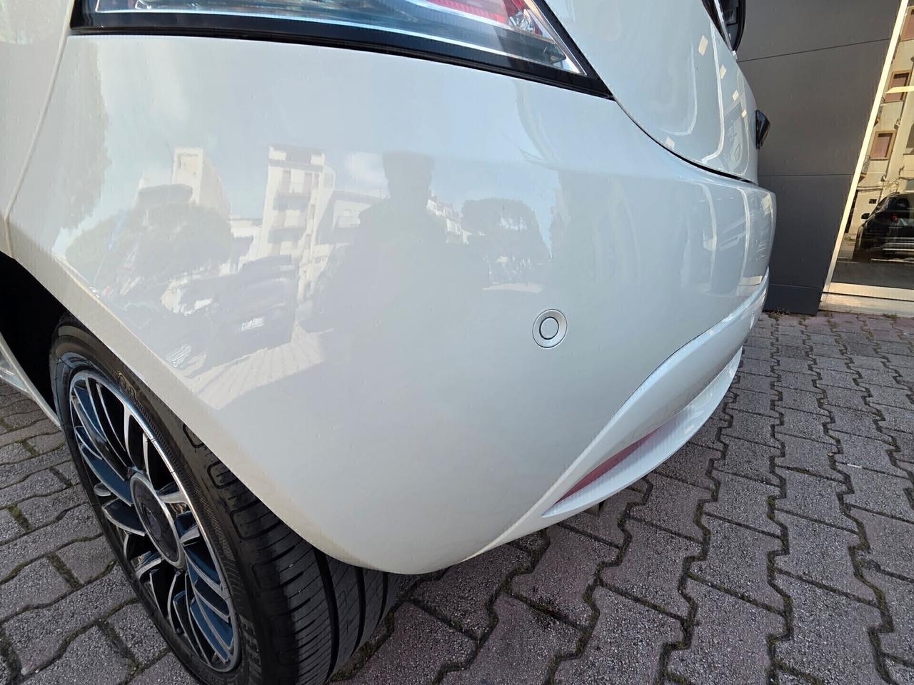Lancia Ypsilon 1.0 Hybrid 5 porte S&S Platino