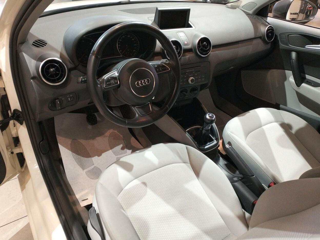 Audi A1 3p 1.6 tdi Attraction c/clima 90cv NEOPATENTATI