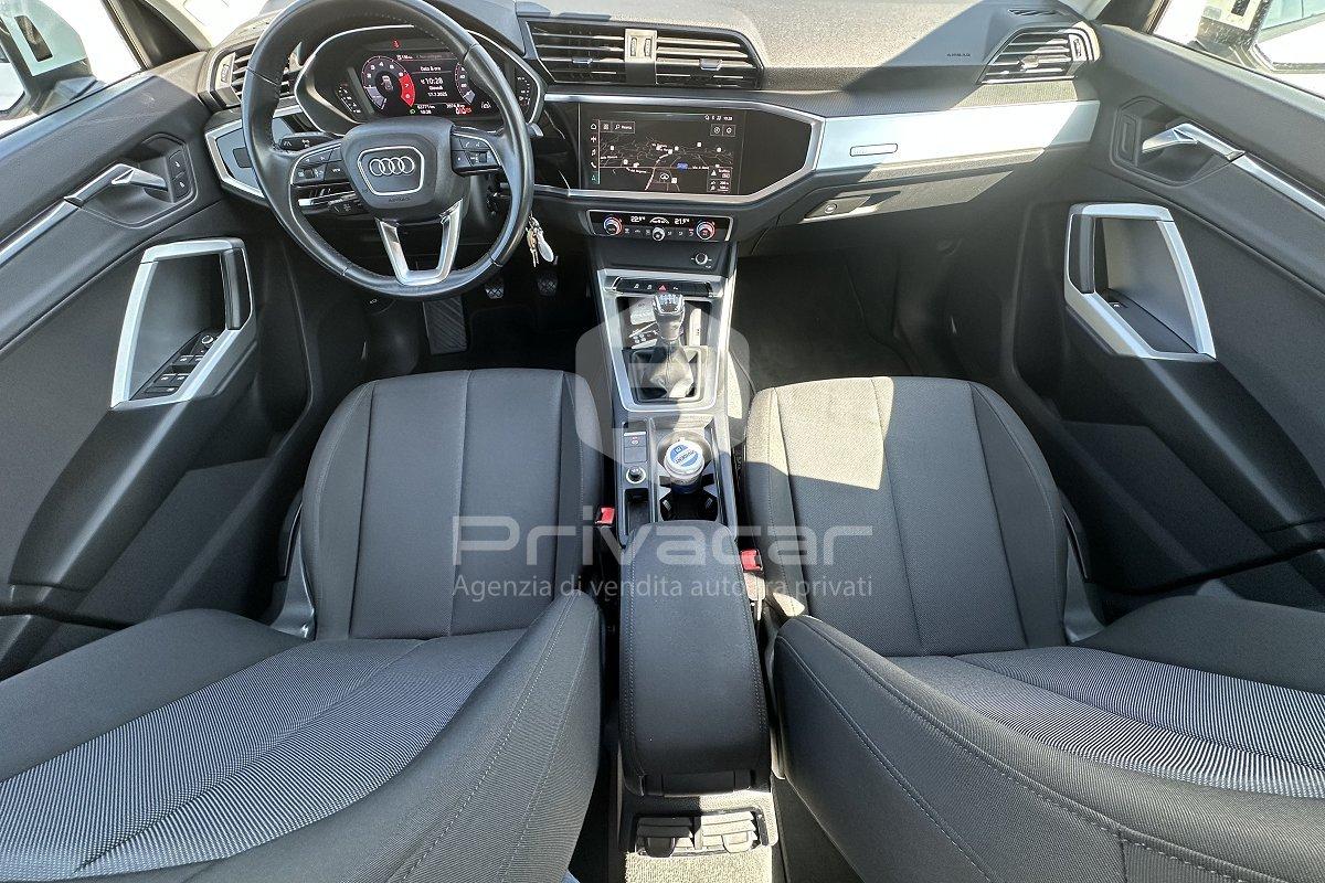 AUDI Q3 35 TFSI Business