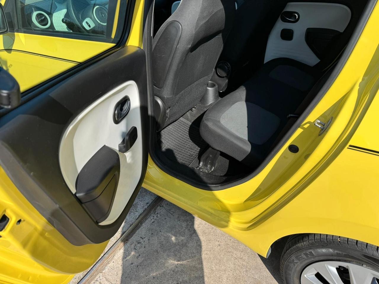 Renault Twingo Piccola, Gialla e Pronta a Tutto