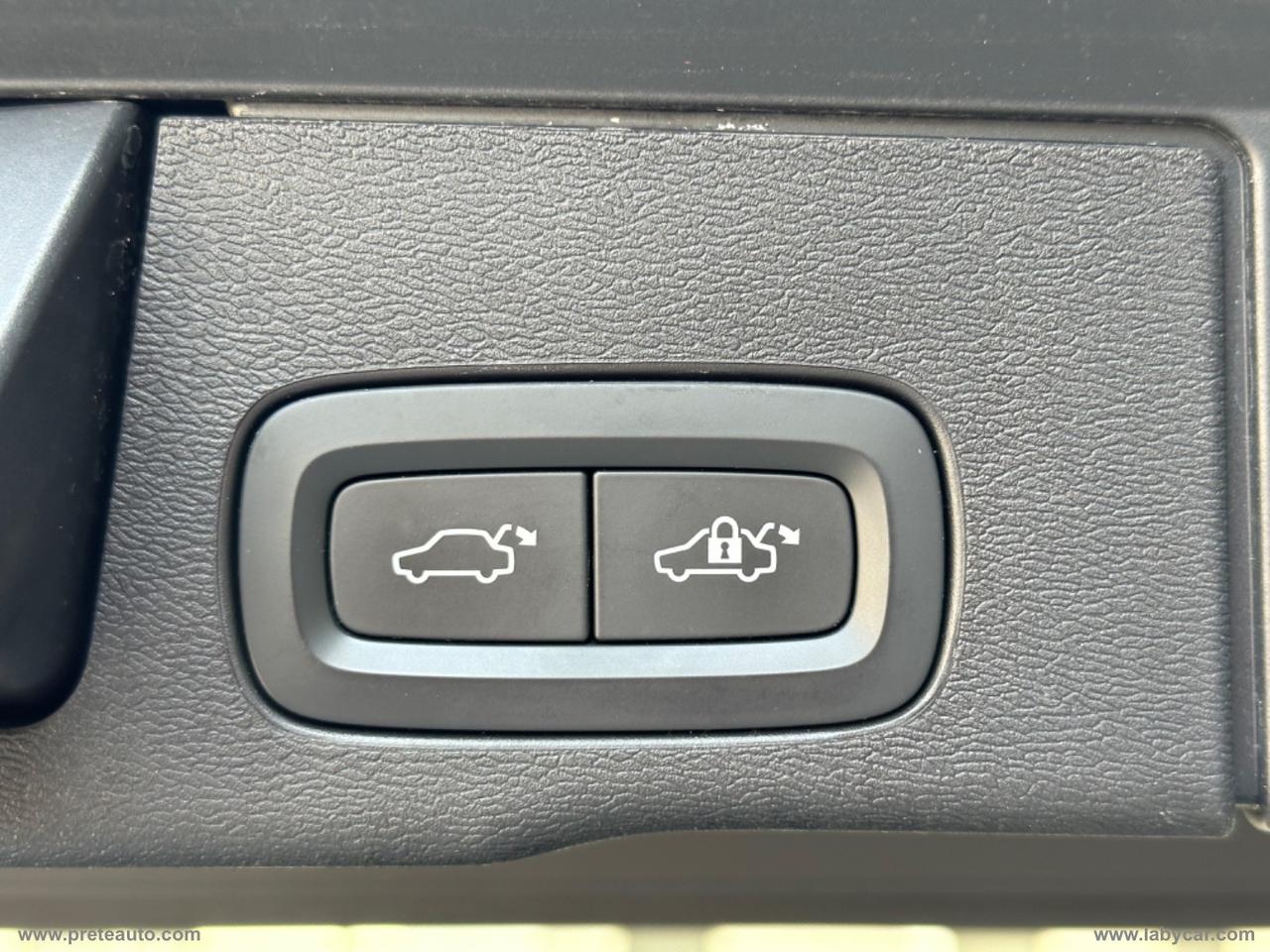 VOLVO XC60 B4