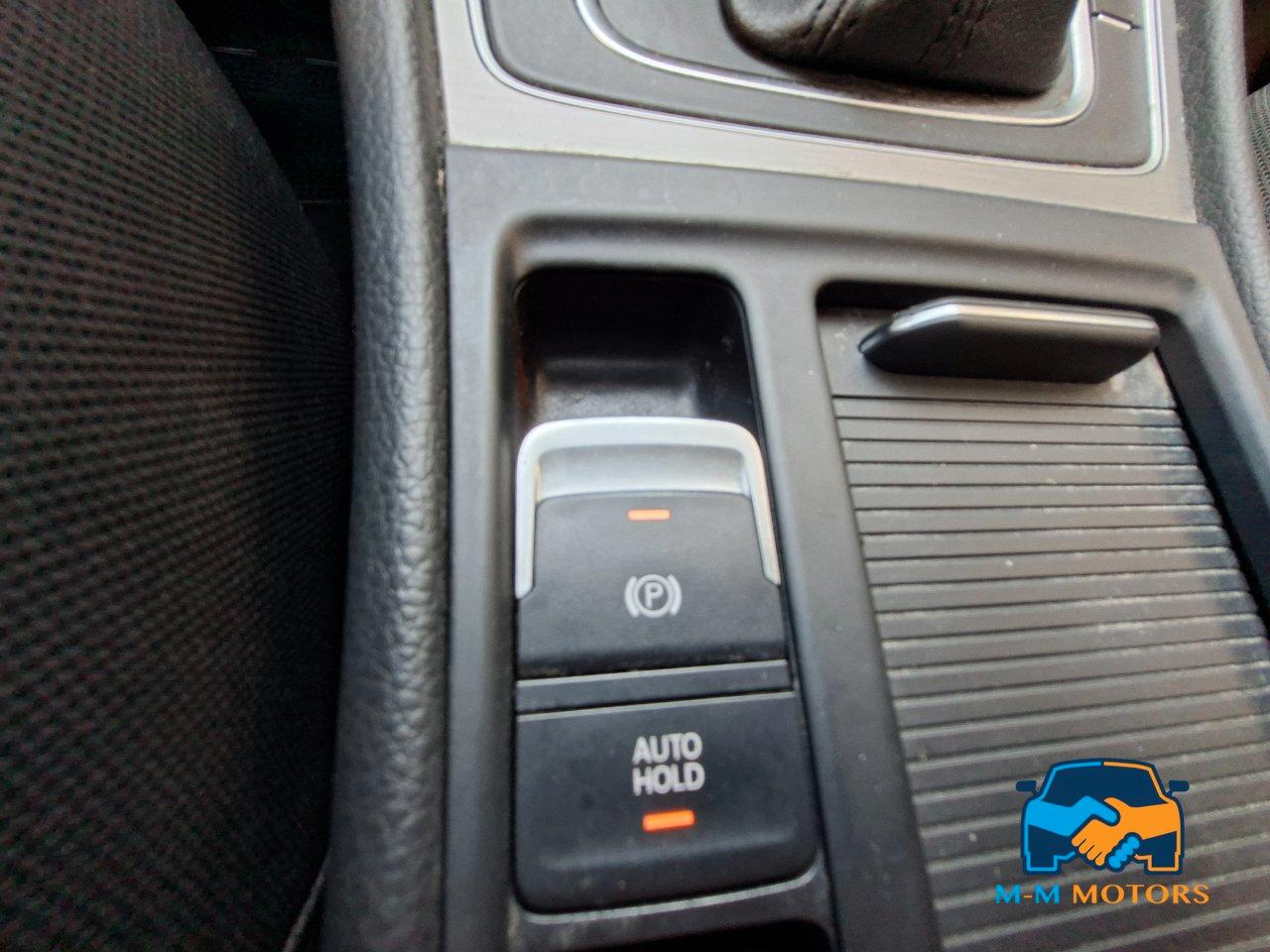 Volkswagen Golf 5 Porte Golf 5p 1.6 tdi 110cv dsg neo patentati