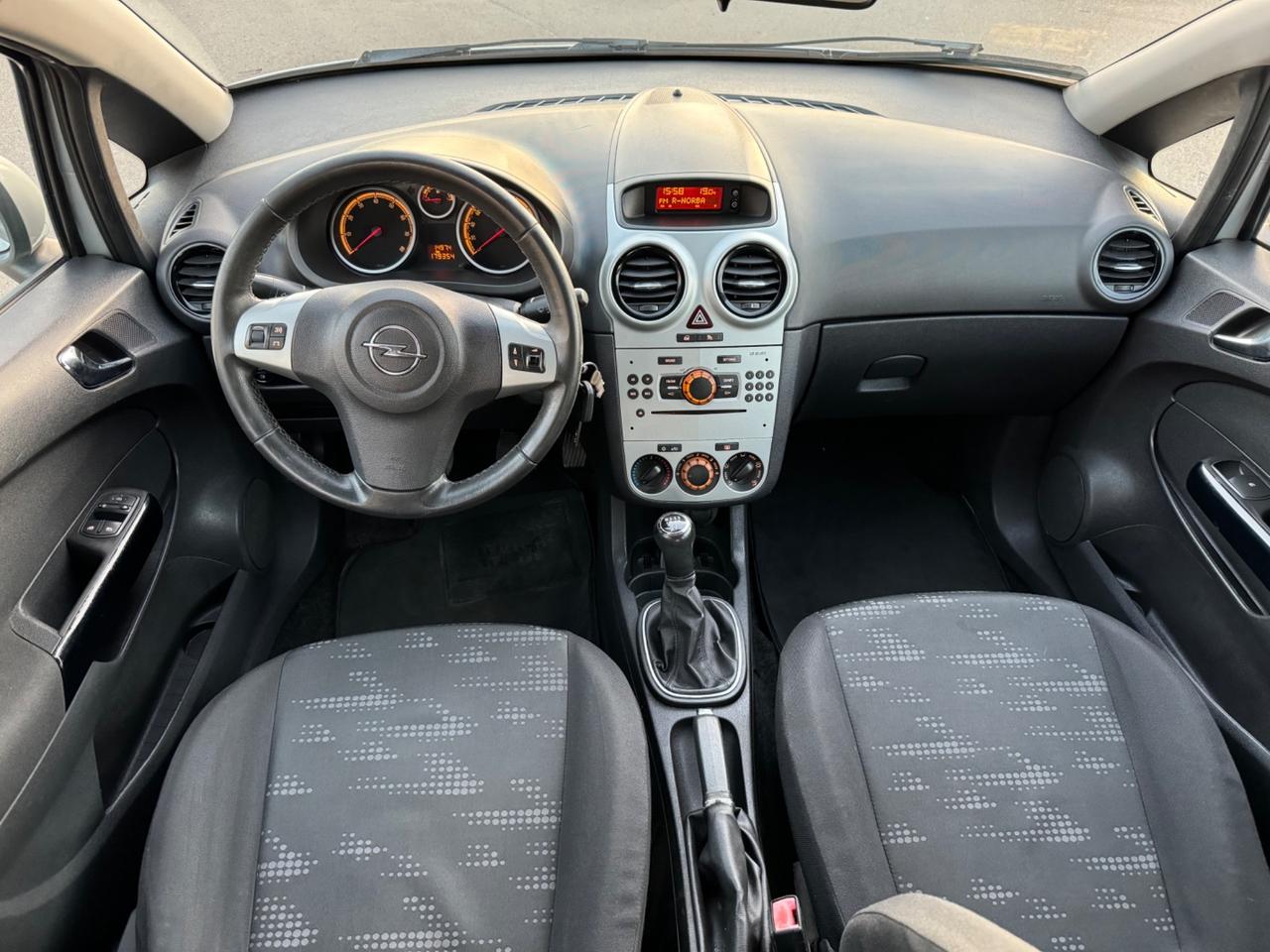 OPEL CORSA 1.2 BENZINA COSMO 2011