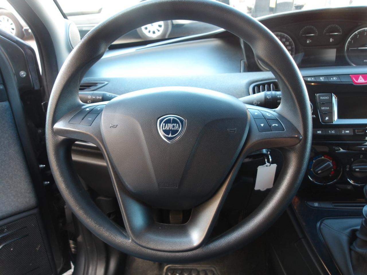 Lancia Ypsilon 1.0 firefly hybrid Silver s&s 70cv