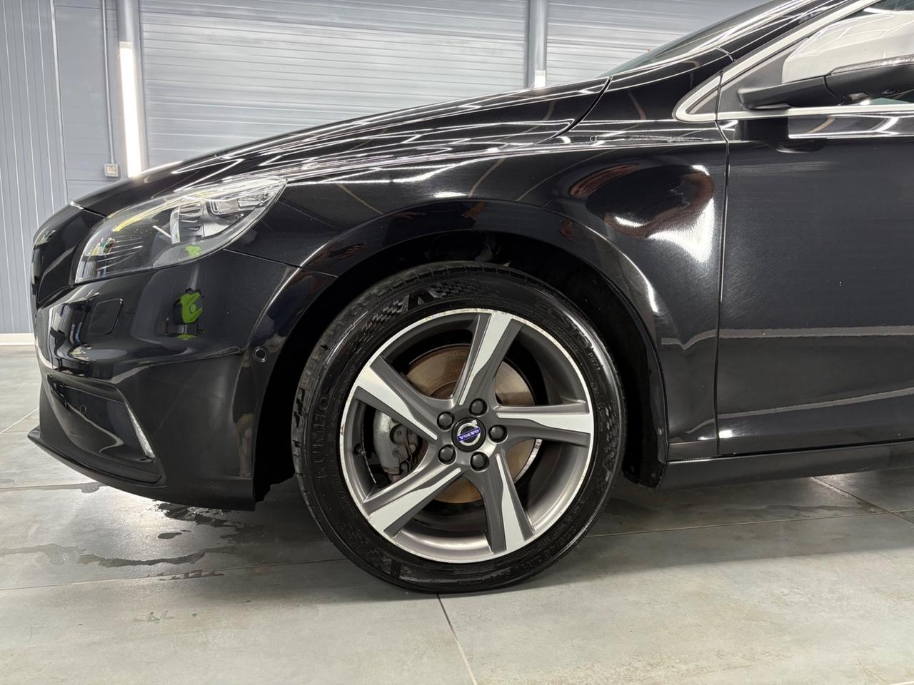 Volvo V40 D4 R-design Momentum