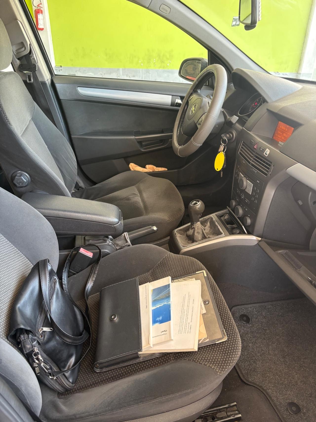 Opel Astra 1.7 CDTI berlina ok neo patentati