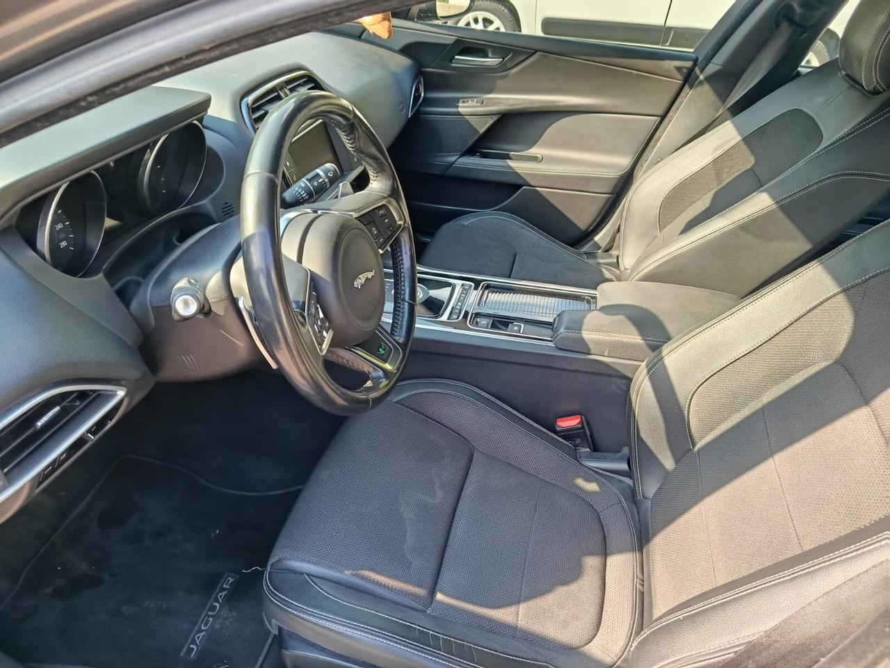 Jaguar XE 2.0 D 204 CV aut. R-Dynamic HSE