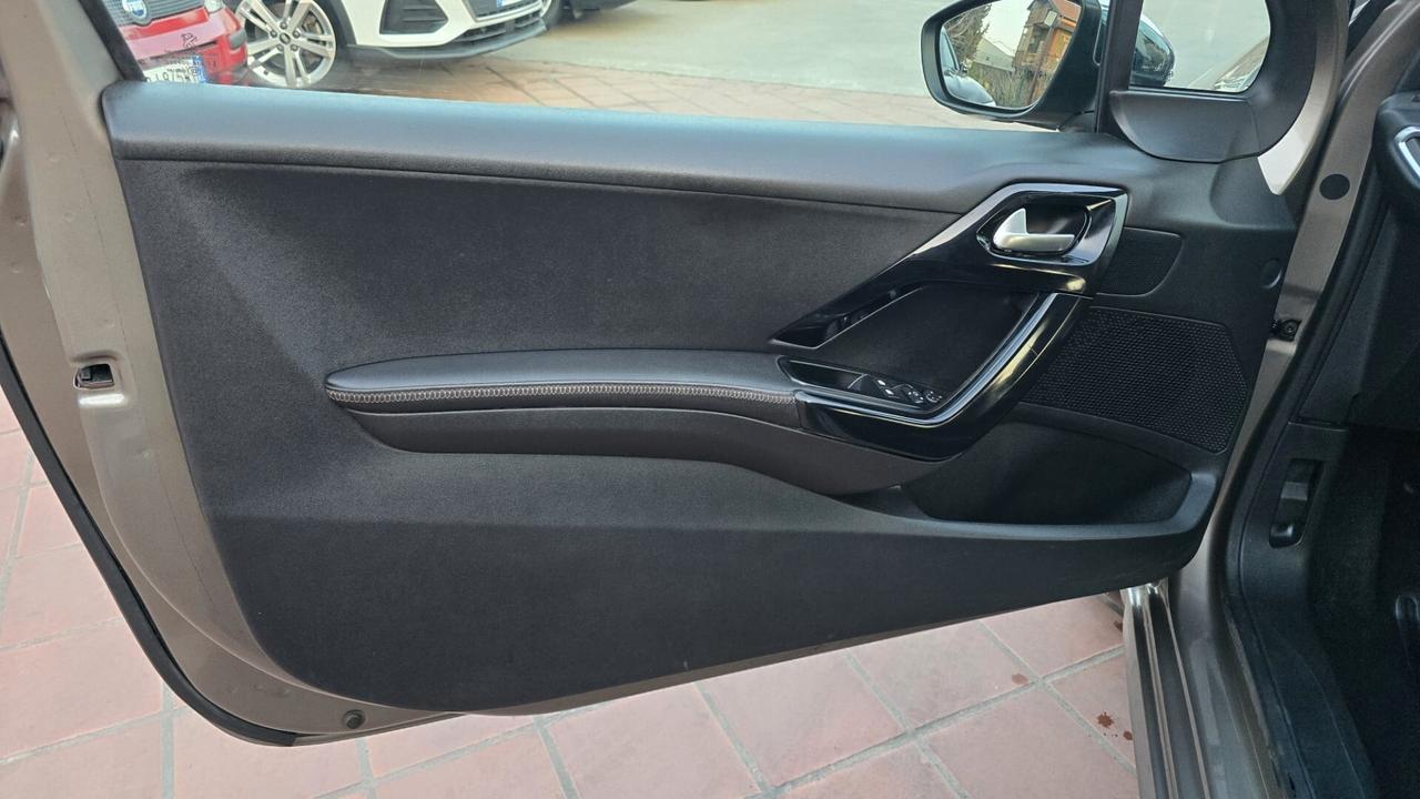 Peugeot 208 PureTech 82 3 porte Allure