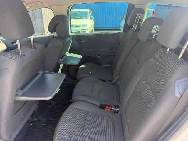 PEUGEOT 5008 1.6 HDi 115CV Allure senza nessun lavoro da fare