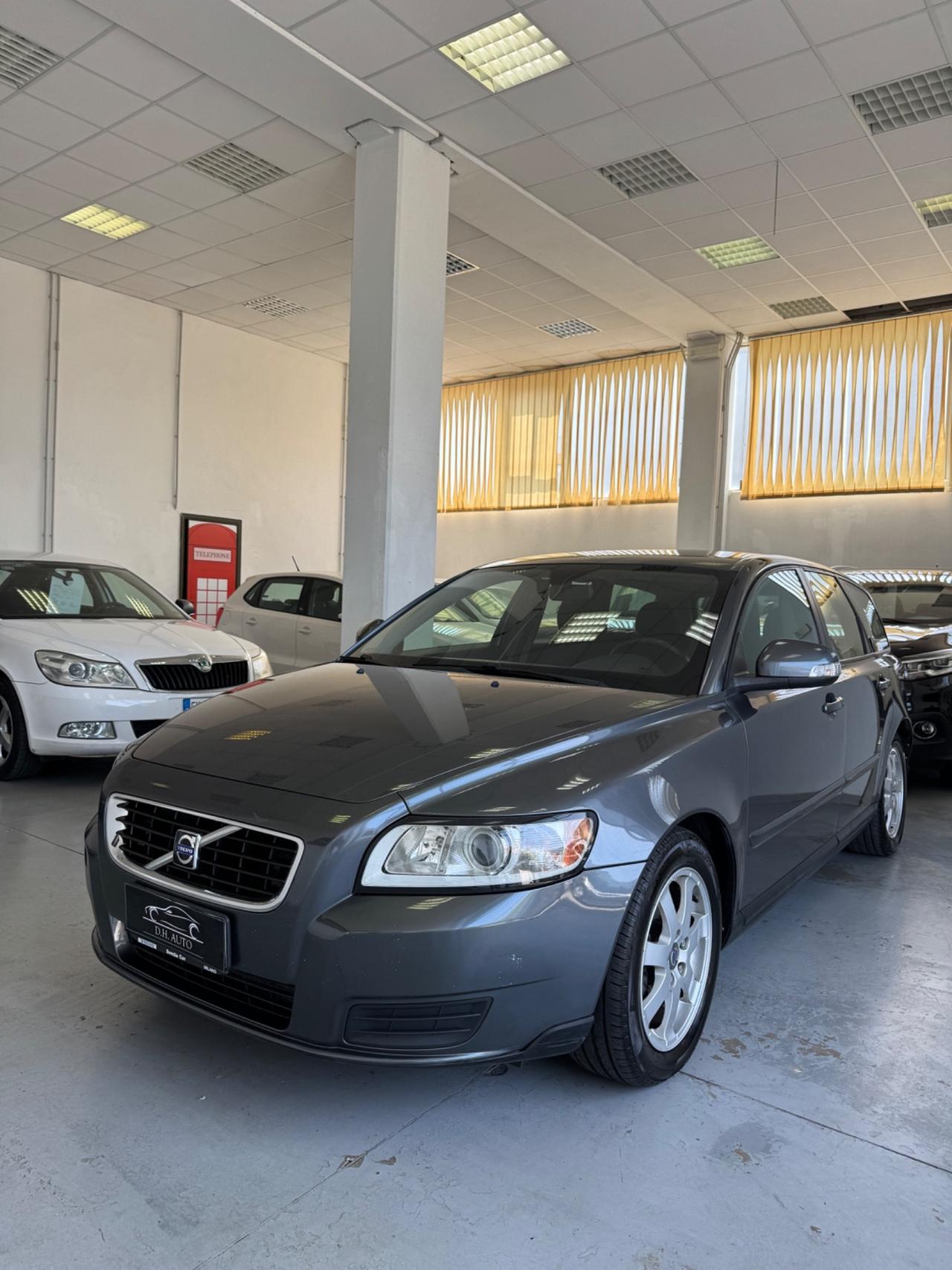 Volvo V50 D2 R-design