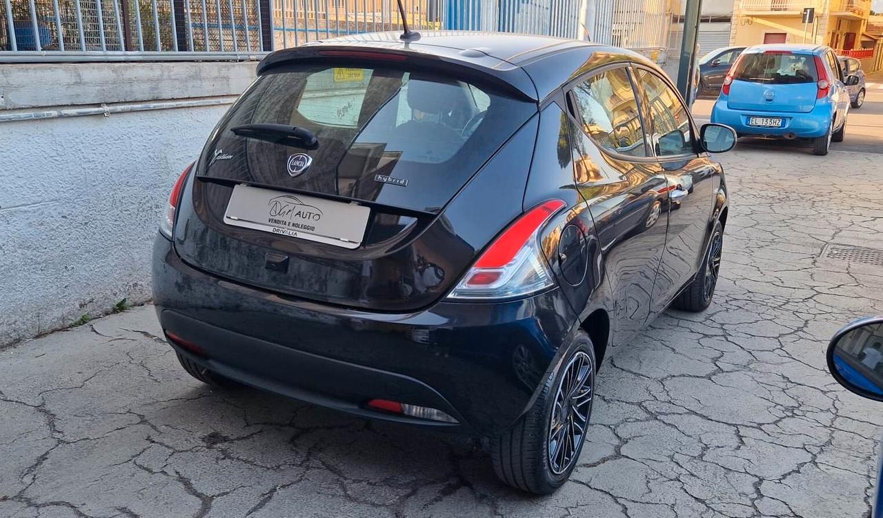 Lancia Ypsilon 1.0 FireFly 5 porte S&S Hybrid Gold