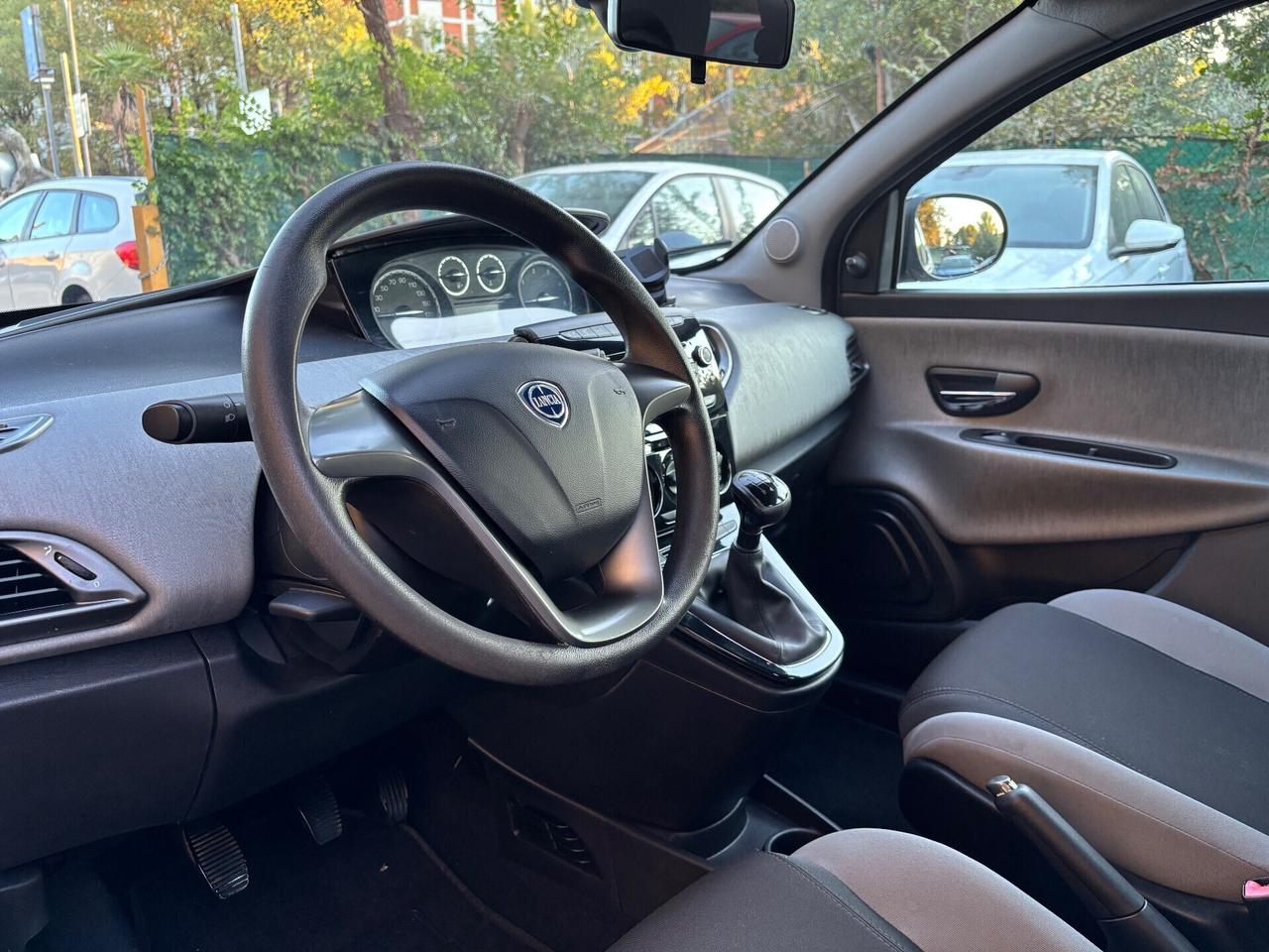 Lancia Ypsilon 1.3 MJT 5 porte OK Neopatentati