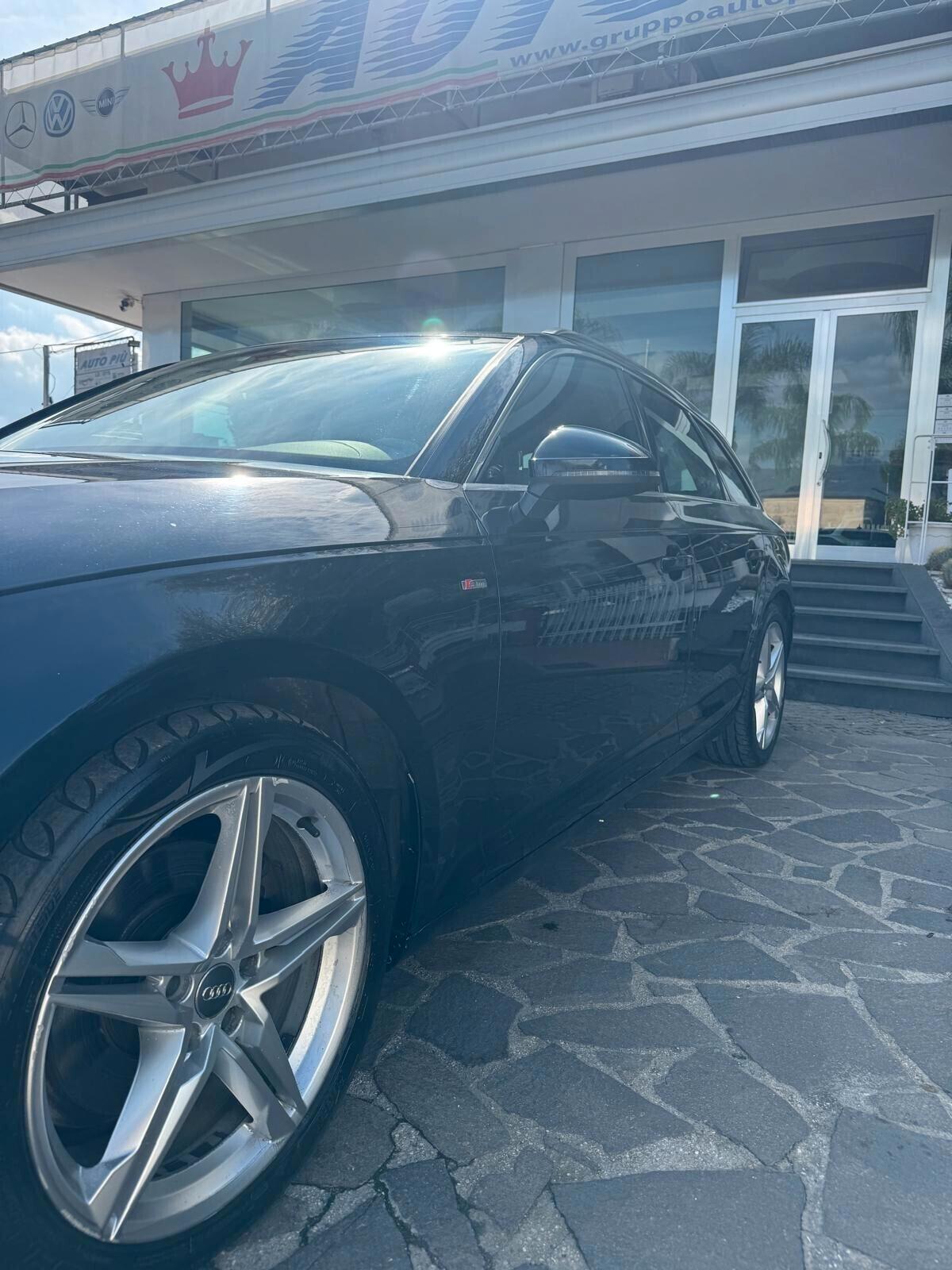 Audi A4 2.0 TDI 150 CV S tronic sline