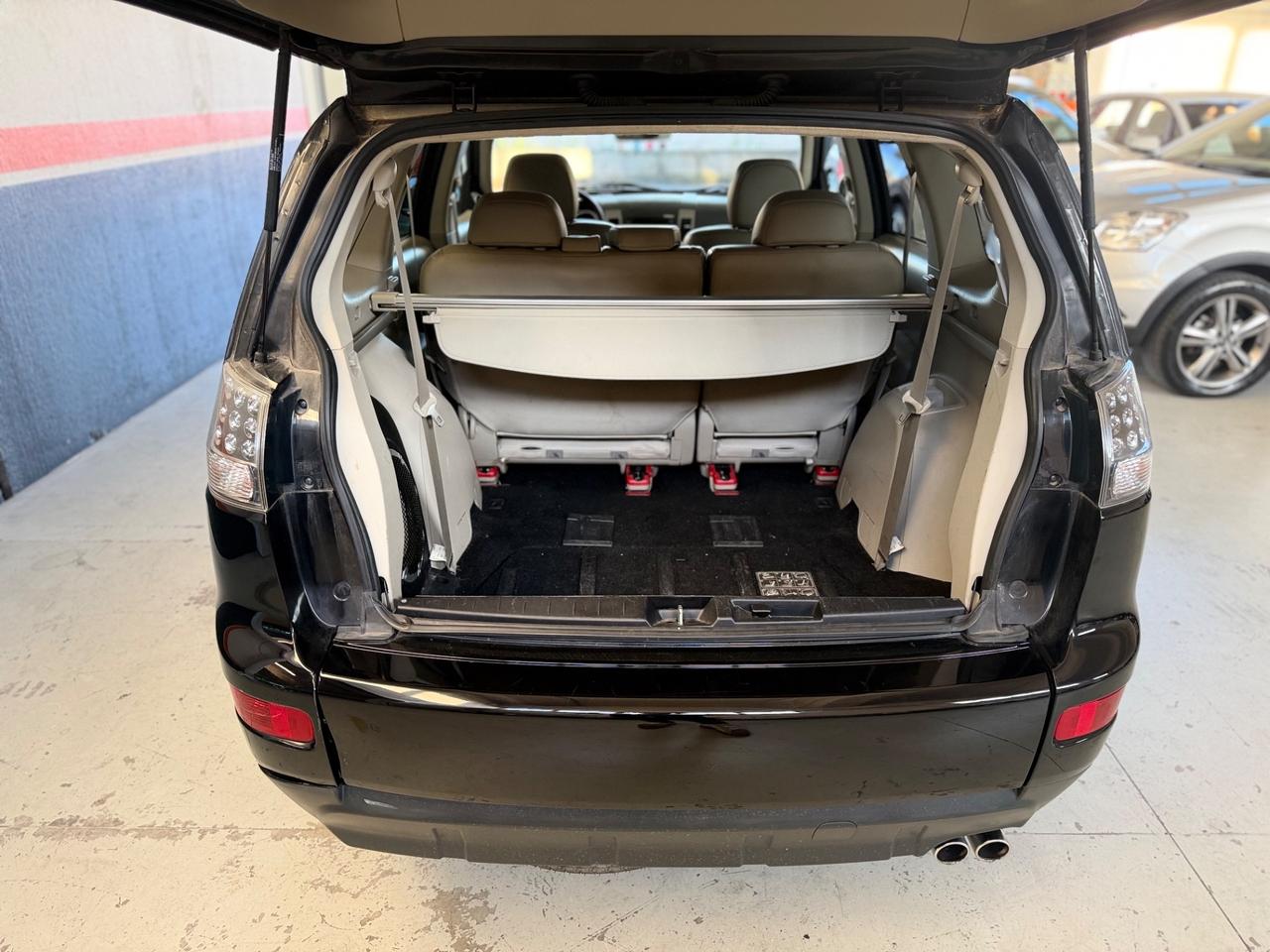 Mitsubishi Outlander 2.2 DI-D Instyle 7 p.ti DPF