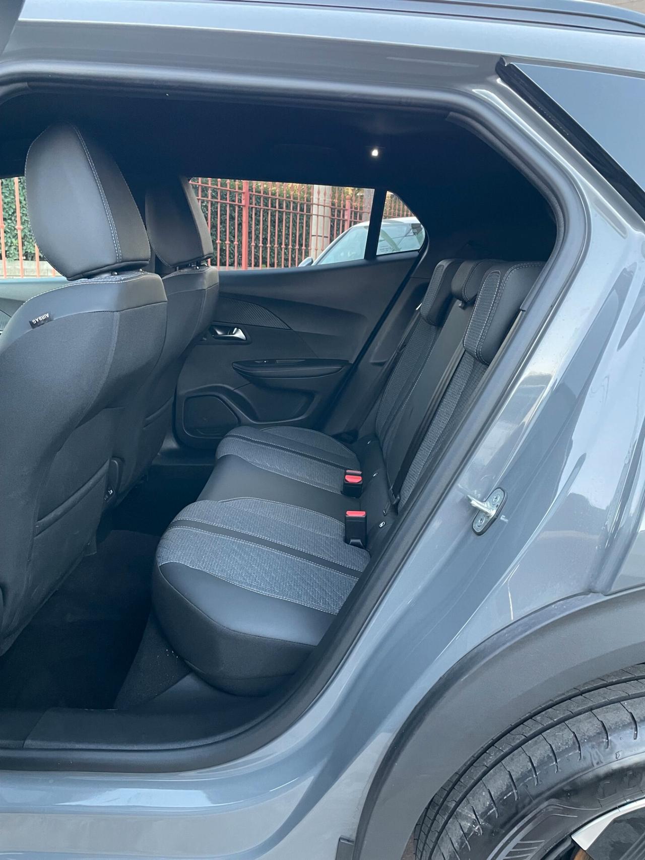 PEUGEOT 2008 1.2 PureTech 100CV ALLURE - 2025