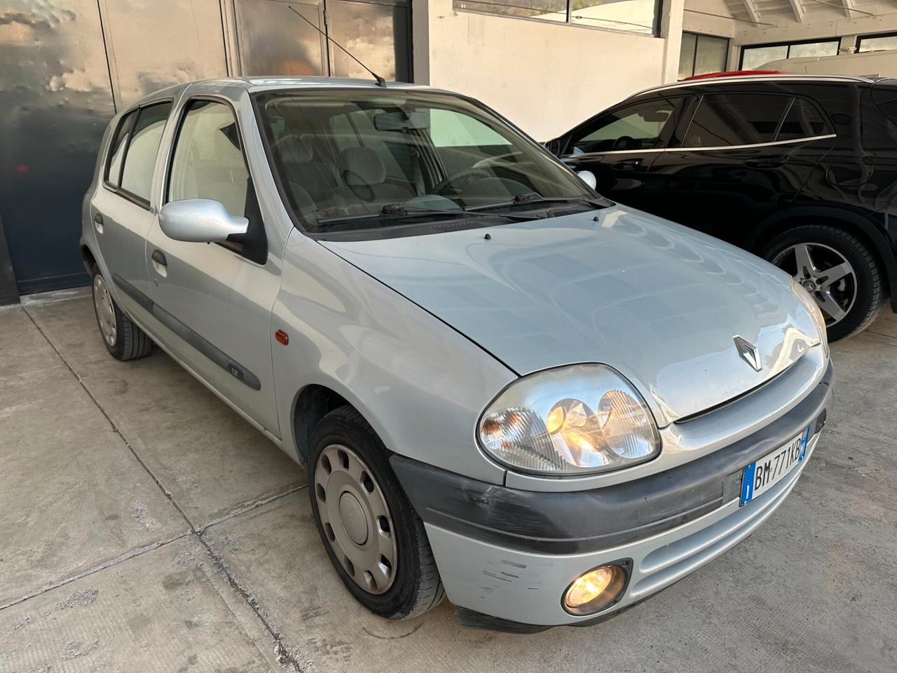 Renault Clio 1.2 BENZINA - DISTRIBUZIONE FATTA A 200.000KM