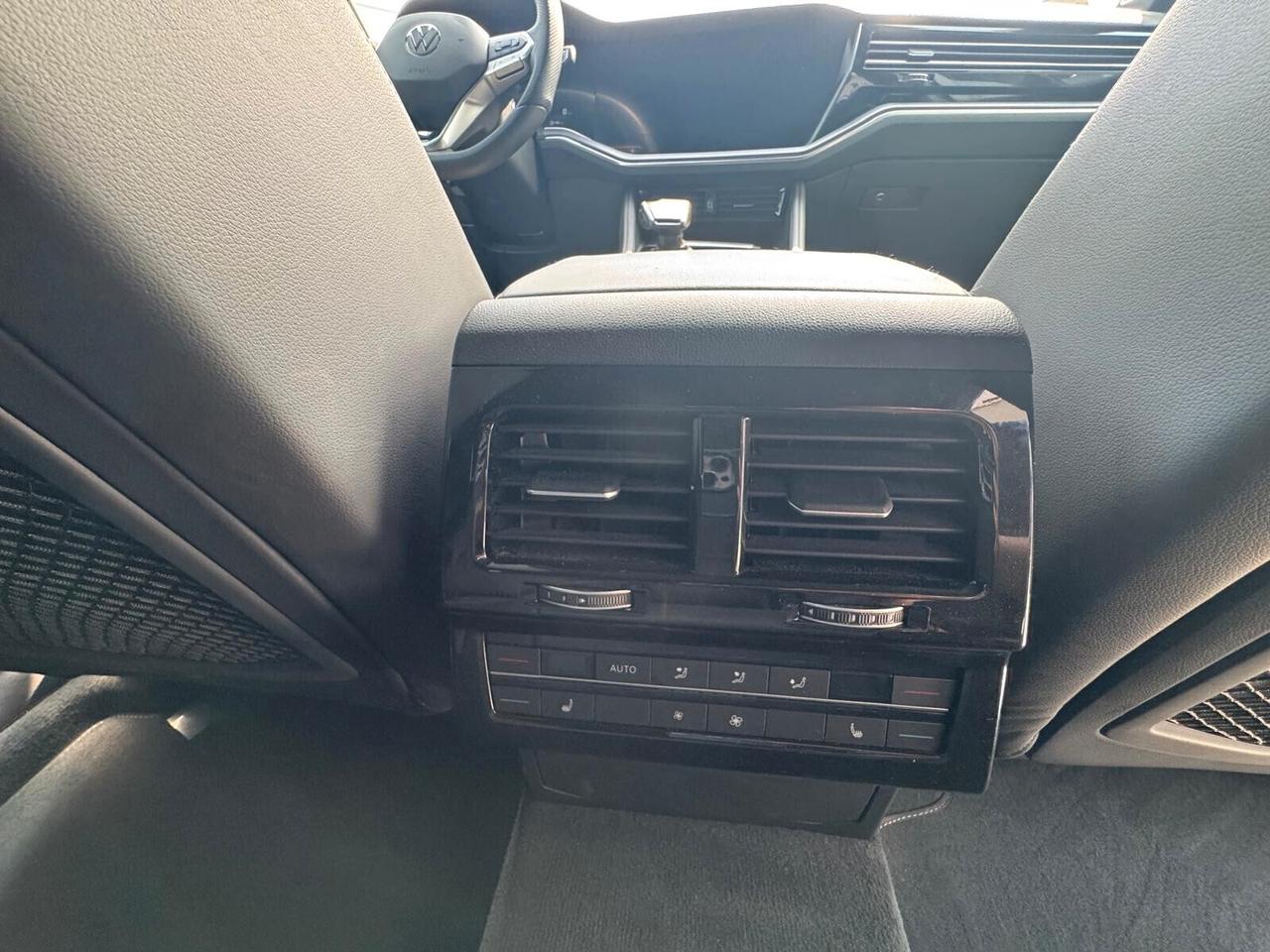 Volkswagen Touareg 3.0 V6 TSI R LINE