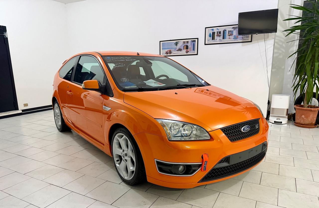 Ford Focus CC 2.5T (225CV) 20V 5p. ST
