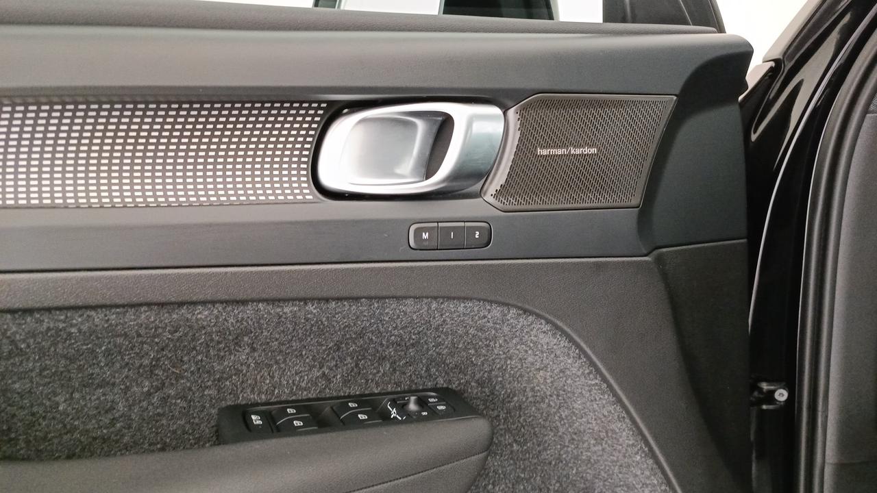 VOLVO XC40 2.0 b3 Ultra Black Edition auto