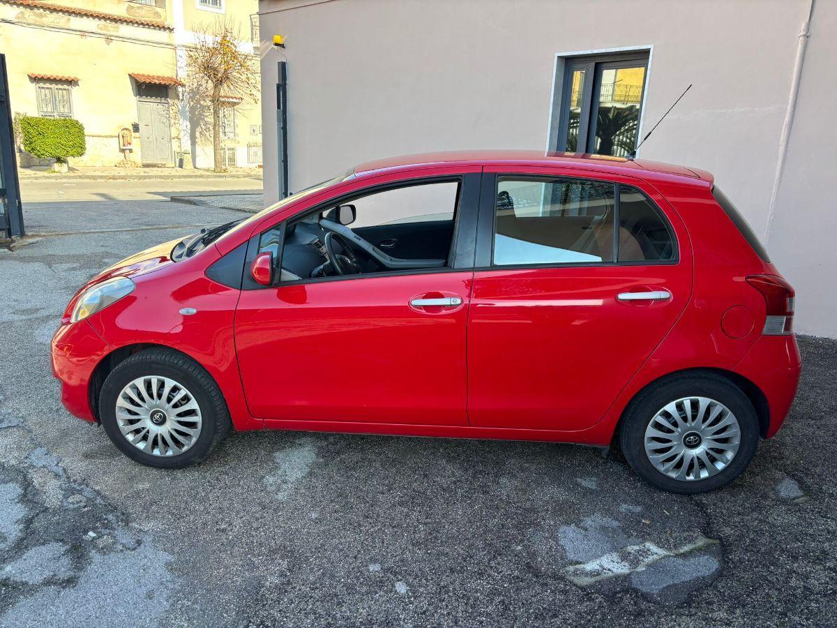 TOYOTA Yaris 1.0 5p. Sol