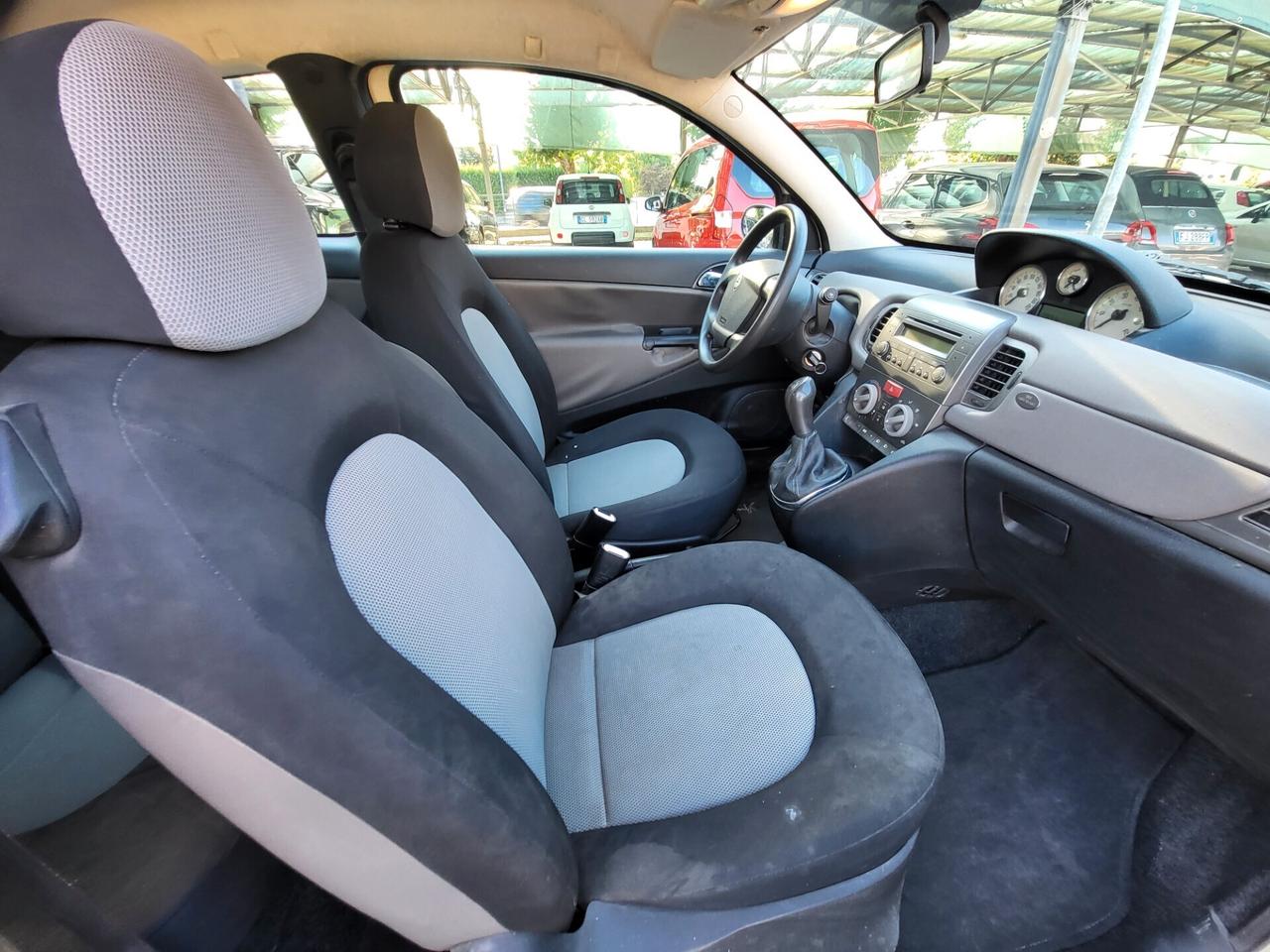 Lancia Ypsilon 1.3 MJT 75 CV Platino