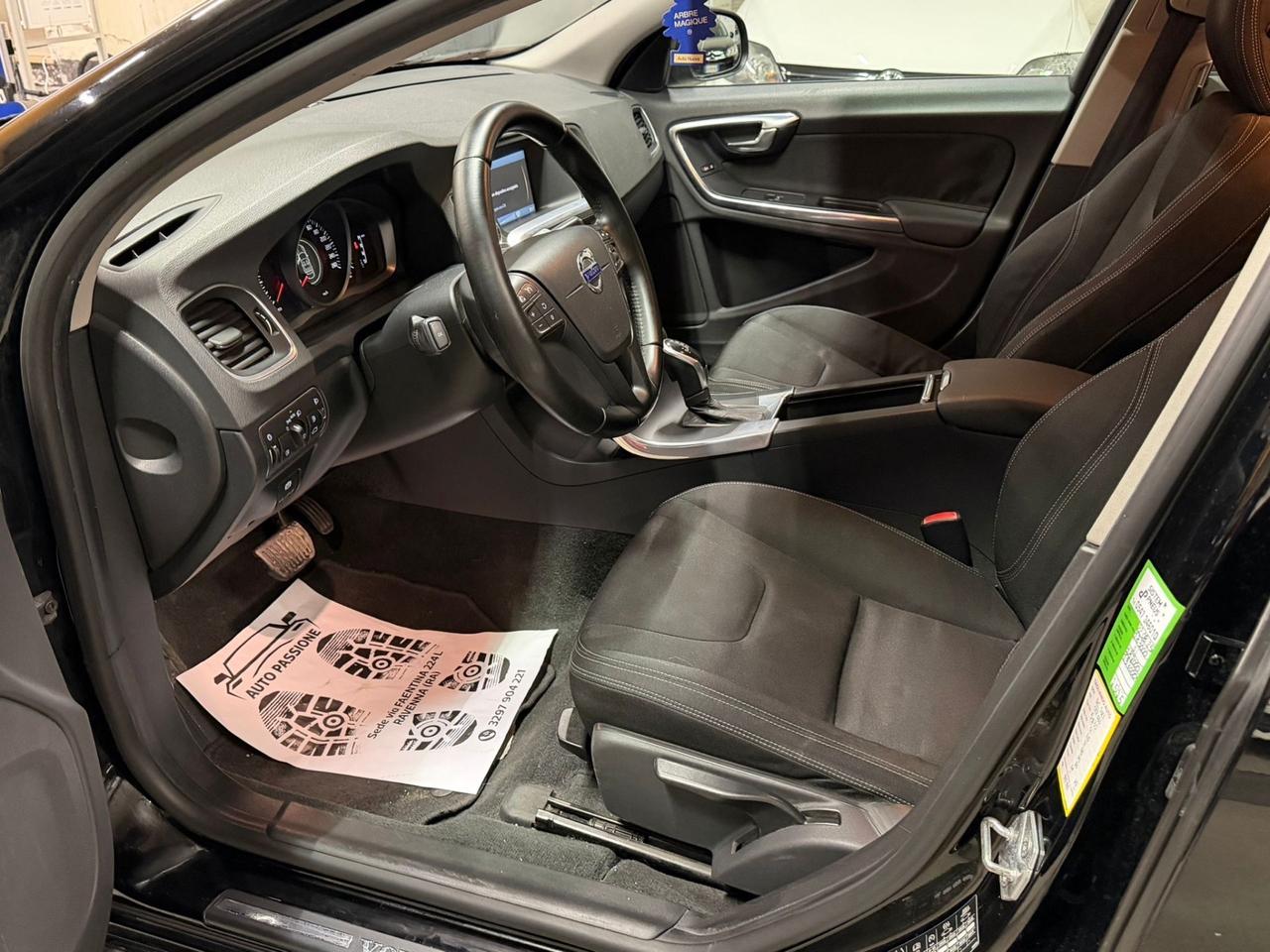 Volvo V60 D2 1.6 Powershift R-design Momentum