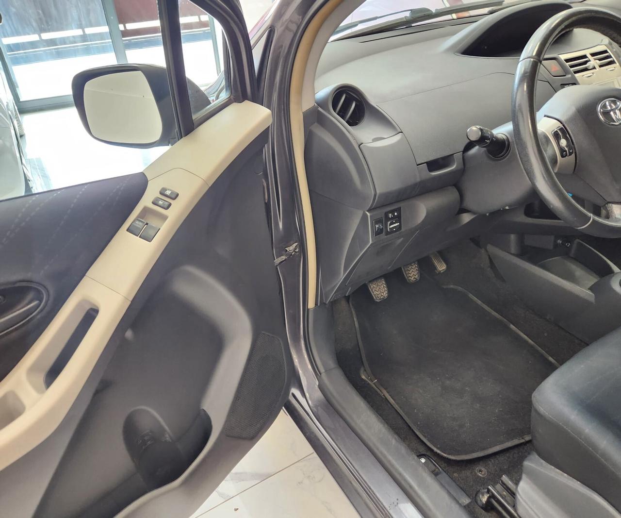 Toyota Yaris 1.0 5 porte Sol