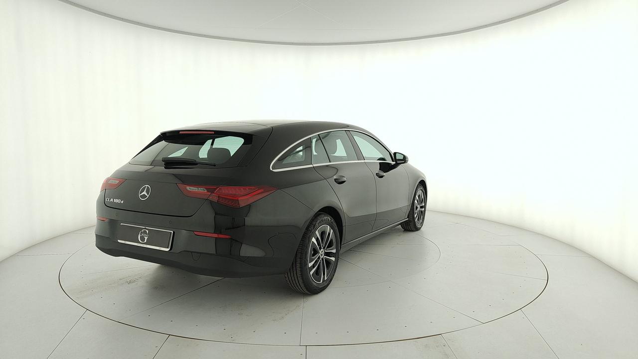 Mercedes-Benz CLA Shooting Brake 180 d Advanced auto