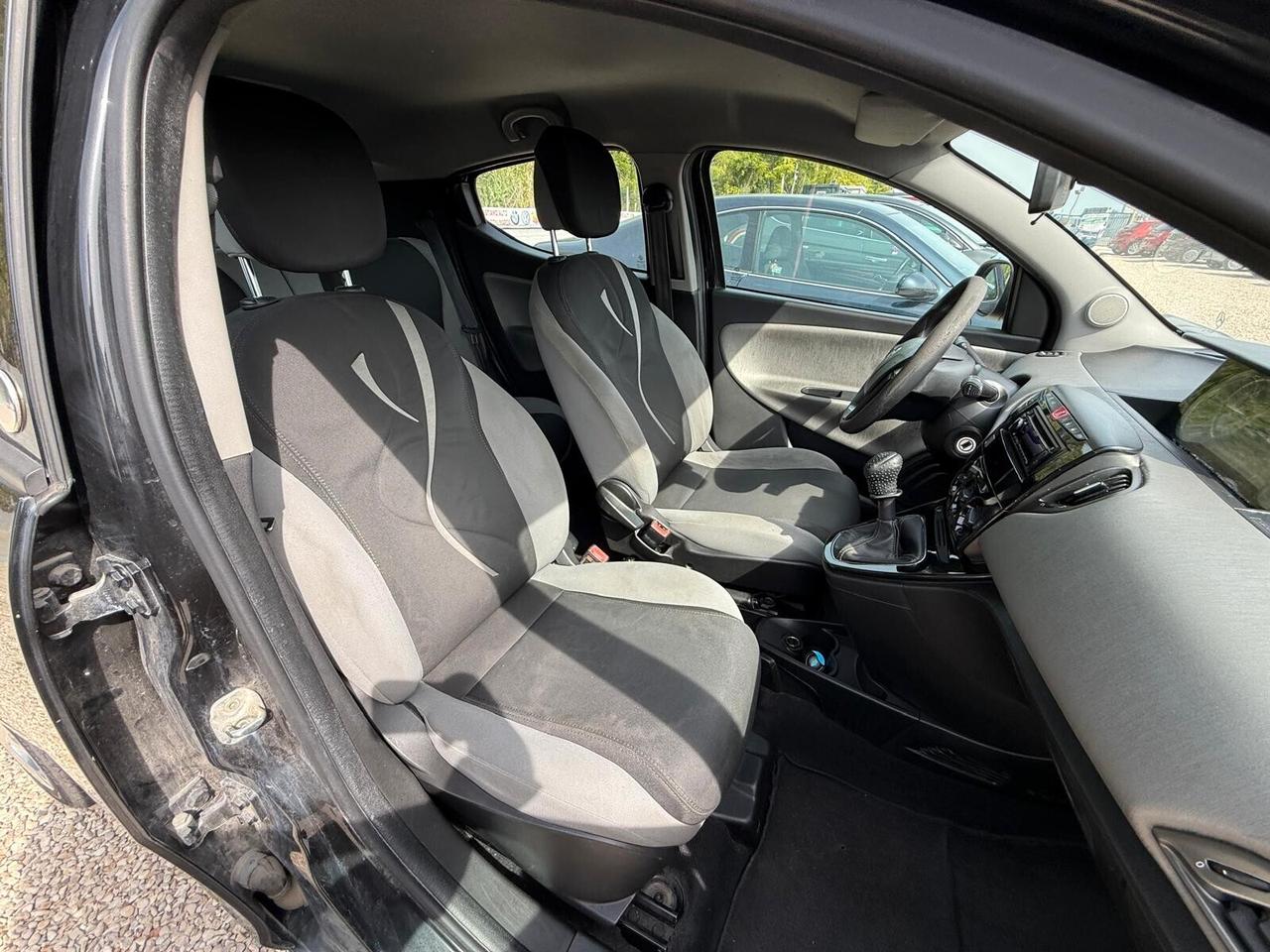 Lancia Ypsilon 0.9 TwinAir 85 CV 5 porte Metano Ecochic Gold