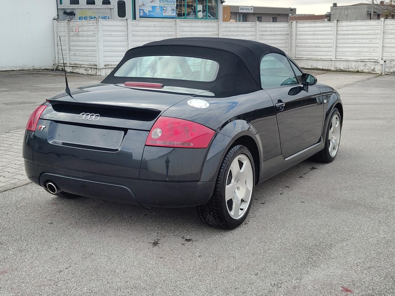 Audi TT Cabrio book service perfetta